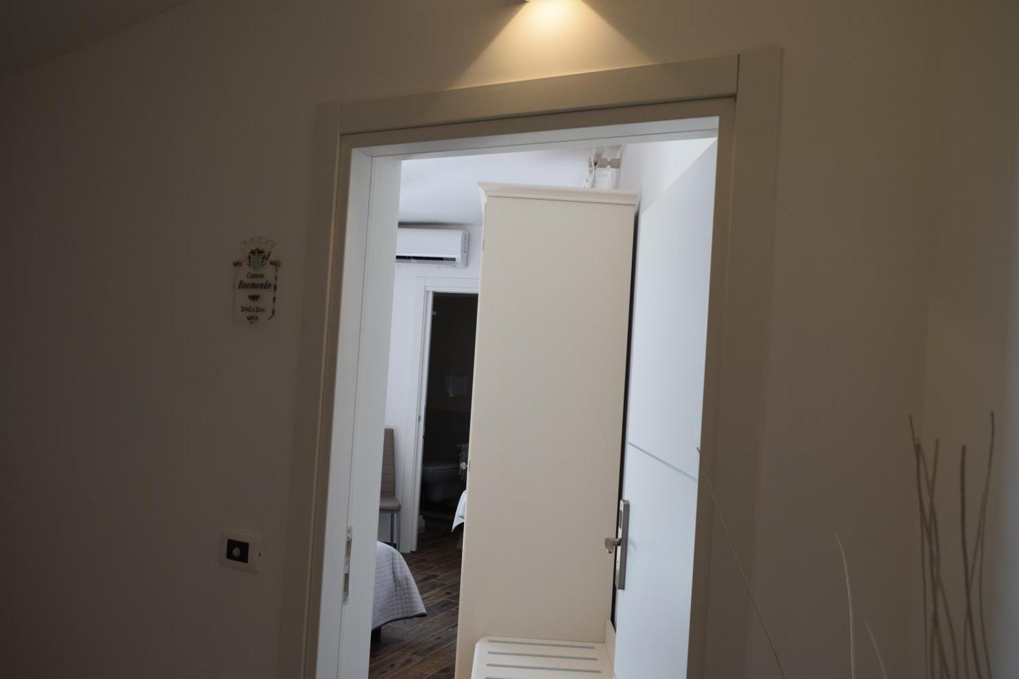 Domus Al Corso Con Servizio B&B Каноса-ди-Пулья Экстерьер фото
