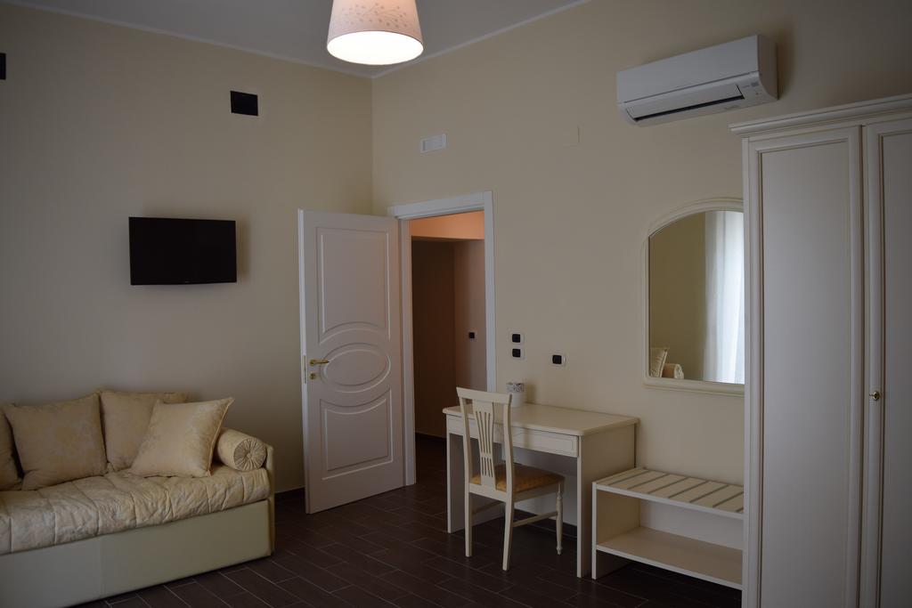 Domus Al Corso Con Servizio B&B Каноса-ди-Пулья Номер фото