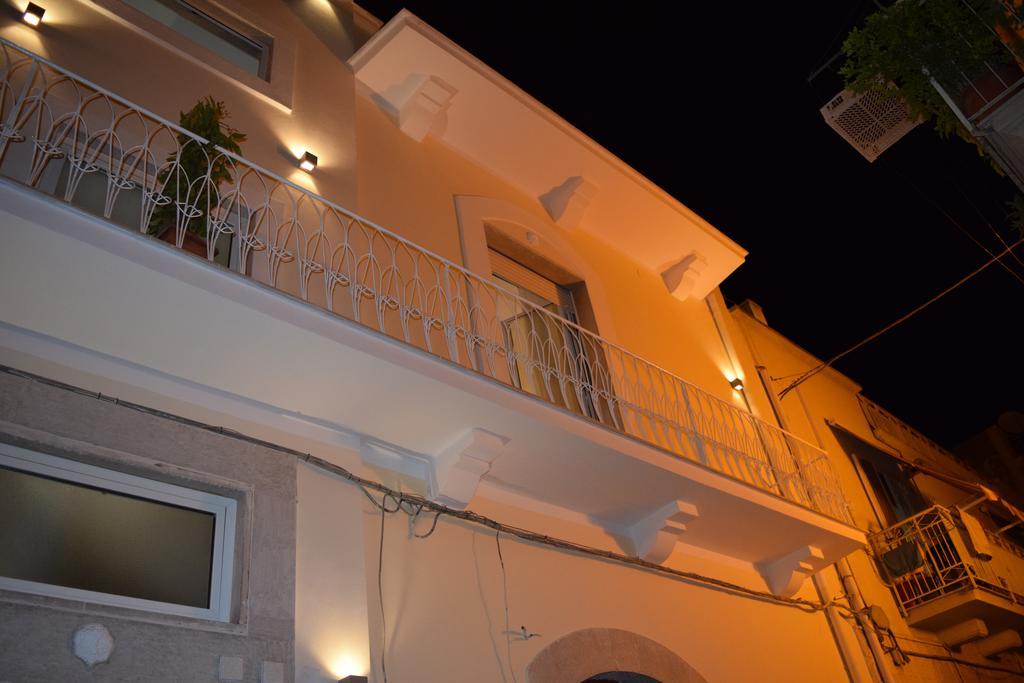 Domus Al Corso Con Servizio B&B Каноса-ди-Пулья Экстерьер фото