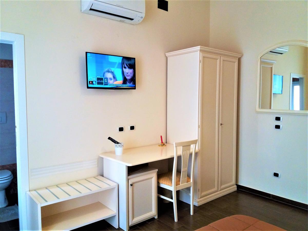 Domus Al Corso Con Servizio B&B Каноса-ди-Пулья Экстерьер фото