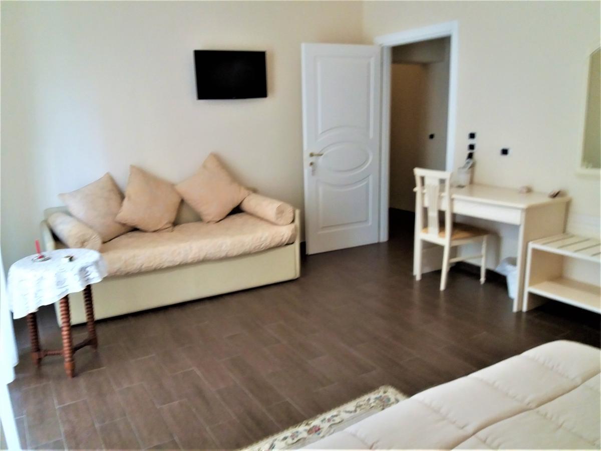 Domus Al Corso Con Servizio B&B Каноса-ди-Пулья Экстерьер фото